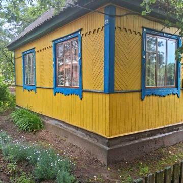 Продам будинок із земельною ділянкою