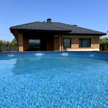 Одноповерховий будинок з дизайнерським ремонтом й басейном Білогородка