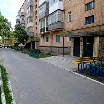 Продам трикімнатну квартиру центр міста, перший поверх, можливо бізнес ЖК Центр