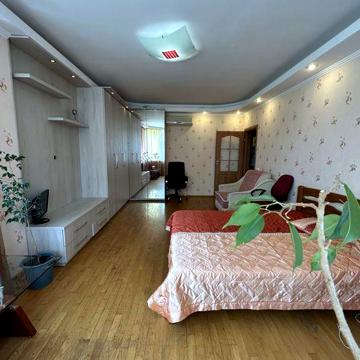 Продаж великоі 1-кімн квартири по пр.Бажана,10(ст.М «Осокорки»)