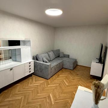 Юрія Шумського вул., 10