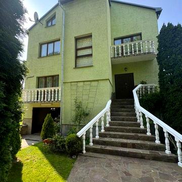 Продаж будинку в смт.Брюховичі вул.Під.Осовою ,заг.пл.319м.кв.,128м.кв