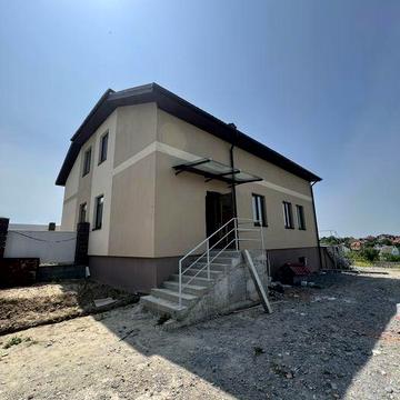 Затишний будинок у тихій локації ,подалі від місцевої метушні , Обарів