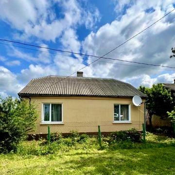 Продам добротний цегляний будинок.