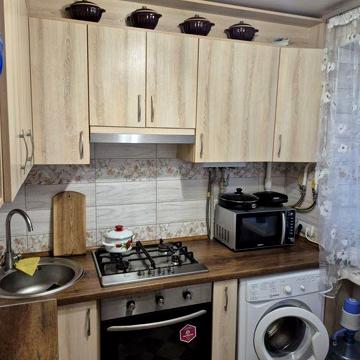Продам 2 кімнатну гарну квартиру з балконом 1 поверх на Хіммістечку на