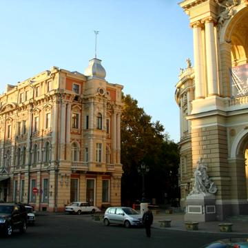 Ланжеронівська вул., 8