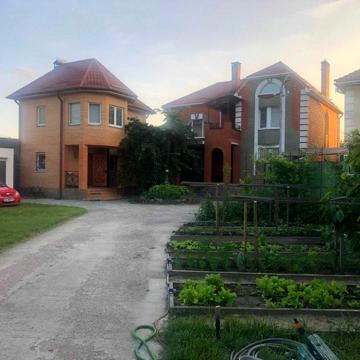 Продаж будинку на Оболоні (перша лінія Дніпра).
