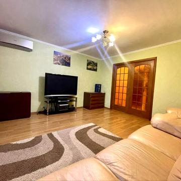 Продам 3 кімнатну квартиру в цегляному будинку