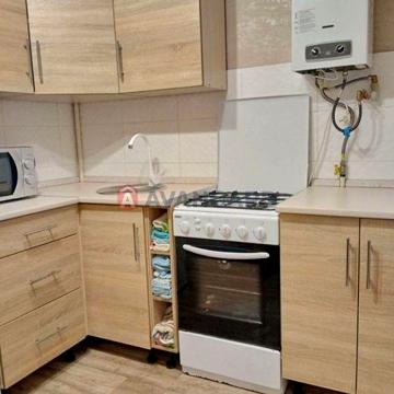 Продам 2-кімнатну квартиру в центральній частині міста .