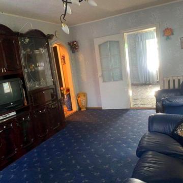 Квартира з будинком і двома гаражами