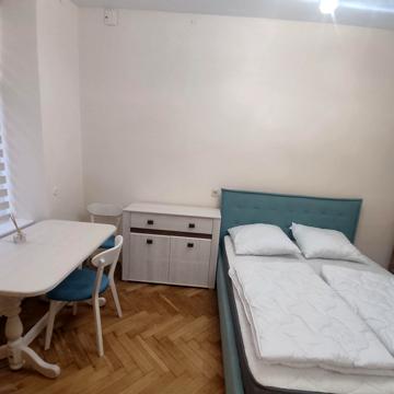Газова вул., 12