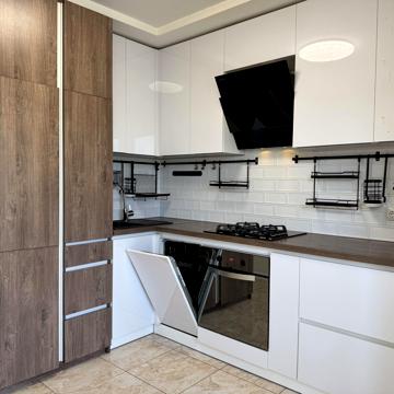 Миру вул., 30