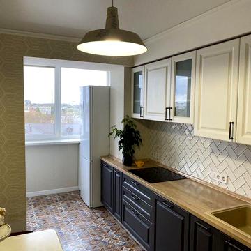 Продаж 2 кімнатної квартири в центрі міста Суми на Театральній площі.