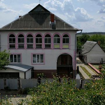 Будинок 290 м² у Тетієві, 20 соток, баня, гараж, теплиця