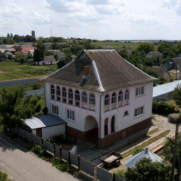 Будинок 290 м² у Тетієві, 20 соток, баня, гараж, теплиця
