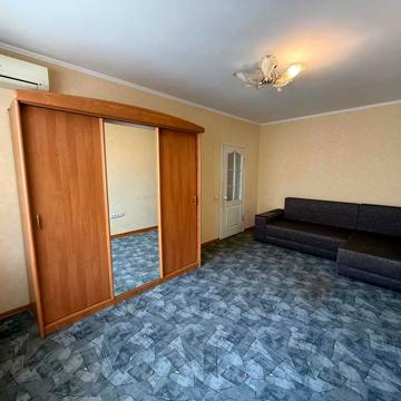 Миколаївське вул., 13