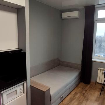 Гната Хоткевича вул. (Червоногвардійська), 8