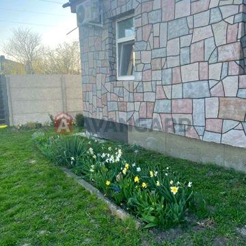 Продається будинок з ремонтом в центрі с. Степанки