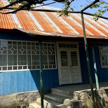 Будинок у селі ,гірська місцевість