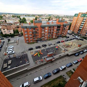 Здається новобудова в парковій зоні