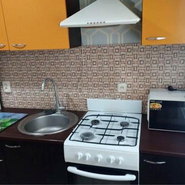 Будинок з 2 кімнатами майже в центрі,альтанкою та парковкою