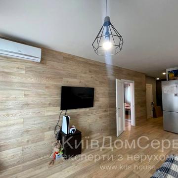 Вячеслава Чорновола вул., 9