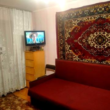 Дніпроводська вул., 3