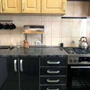 Продам квартиру на Роменській в цегляному будинку