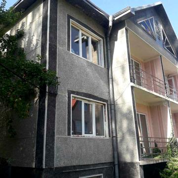 Продам будинок у горі м.Вижниця