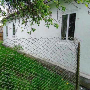 Хата з земельною ділянкою