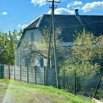 Продаю цегляну дачу з гаражем, садом і літньою кухнею