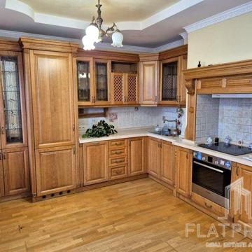 Кадетський Гай вул., 6