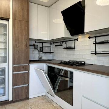 Миру вул., 30