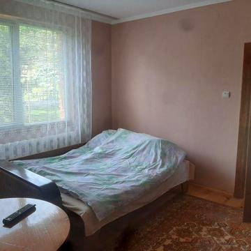 Здається будинок біля термальних вод