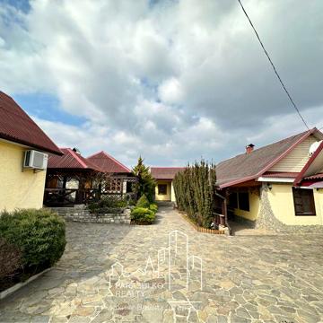 Продам дачні будинки біля річки