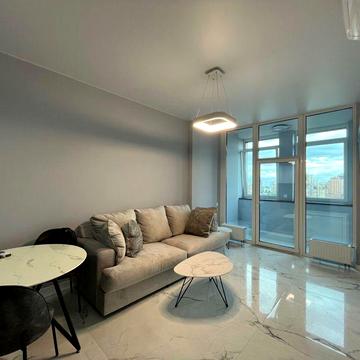 Престижний ЖК, вокзал, метро, ліфти на генераторах