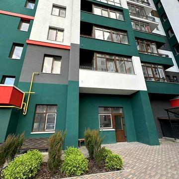 Велика двокімнатна квартира  з терасою