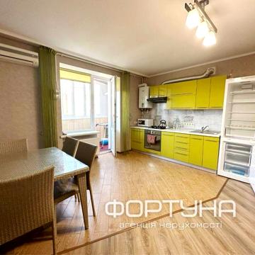 Центр, Незалежності 1Б