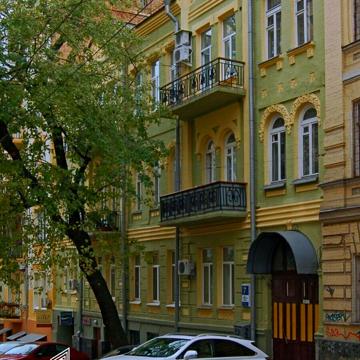 Мала Житомирська вул., 7