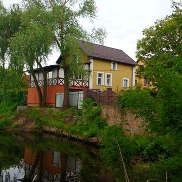 Центральна вул.