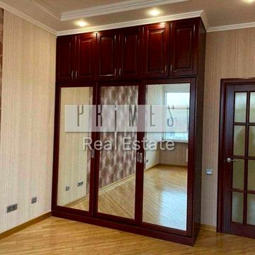 Продаж 3к квартири, вул. Хмельницького Богдана, 42, Центр