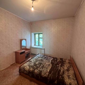 Богдана Хмельницького вул., 44