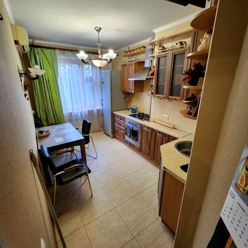 Продам 2 к. квартиру  просп. Жуковского