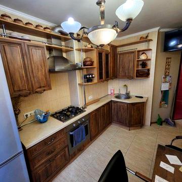 Продам 2 к. квартиру  просп. Жуковского