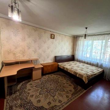 2 комн -56 метров. Центр. Правильная планировка. 5/5 эт. ул. Фесенко