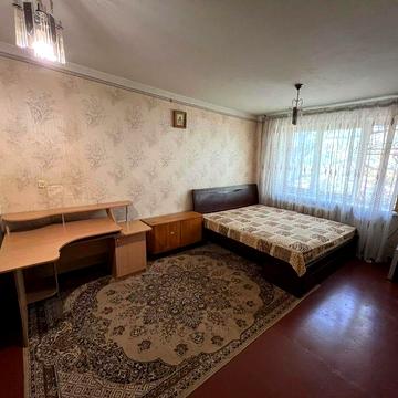 2 комн -56 метров. Центр. Правильная планировка. 5/5 эт. ул. Фесенко