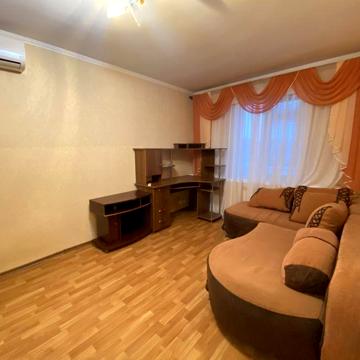 Продам 1-к Братства Тарасівців 5-б( Декабристів). М.Харківська