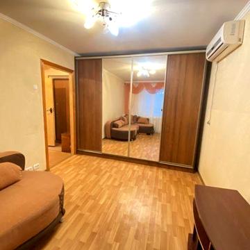Продам 1-к Братства Тарасівців 5-б( Декабристів). М.Харківська
