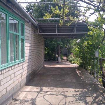 Продається дача( бузькі дачі), будиночок з санвузлом.