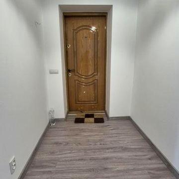 )( Продаж 3-К квартири з ремонтом
